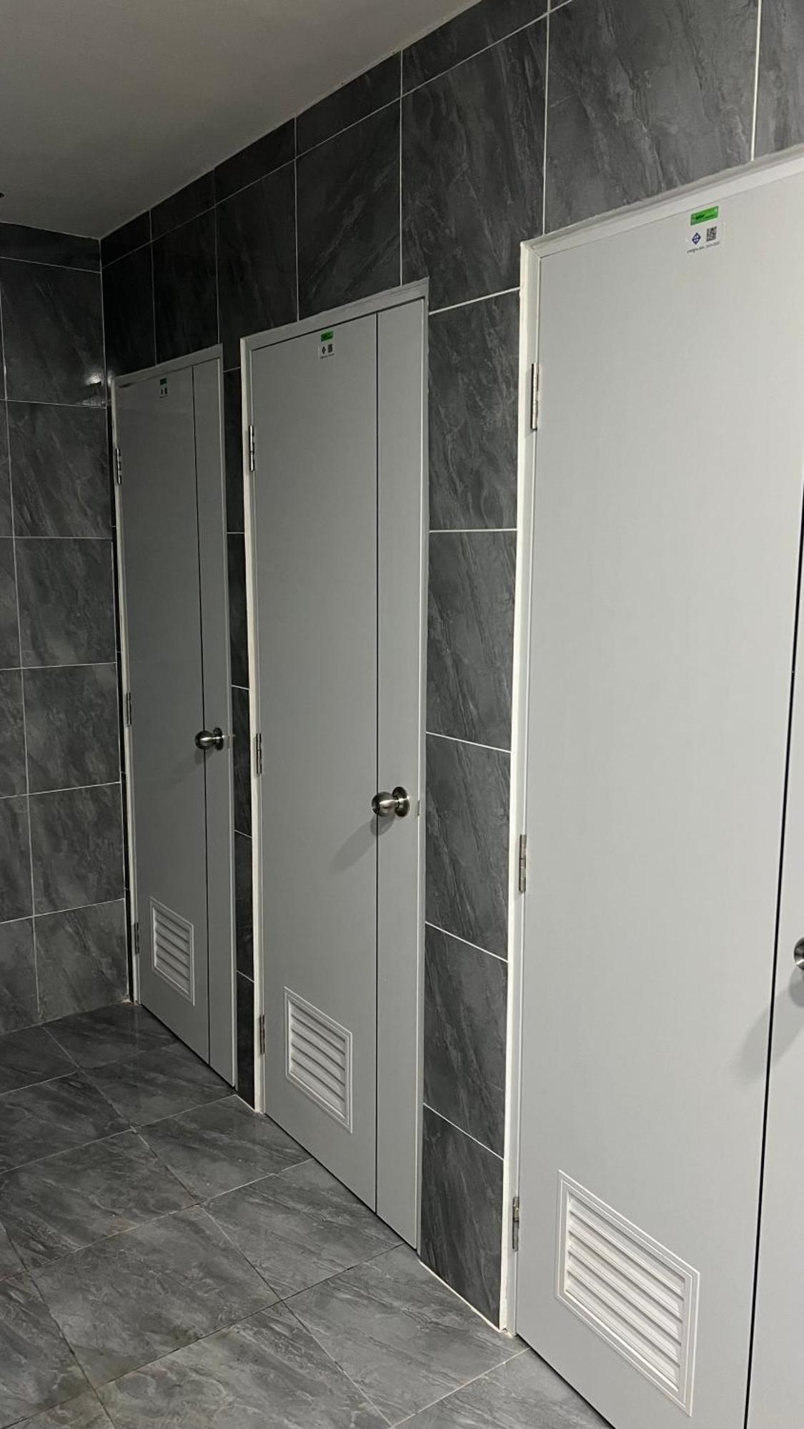 Kiwi Capsule Hotel Bangkok Exterior photo