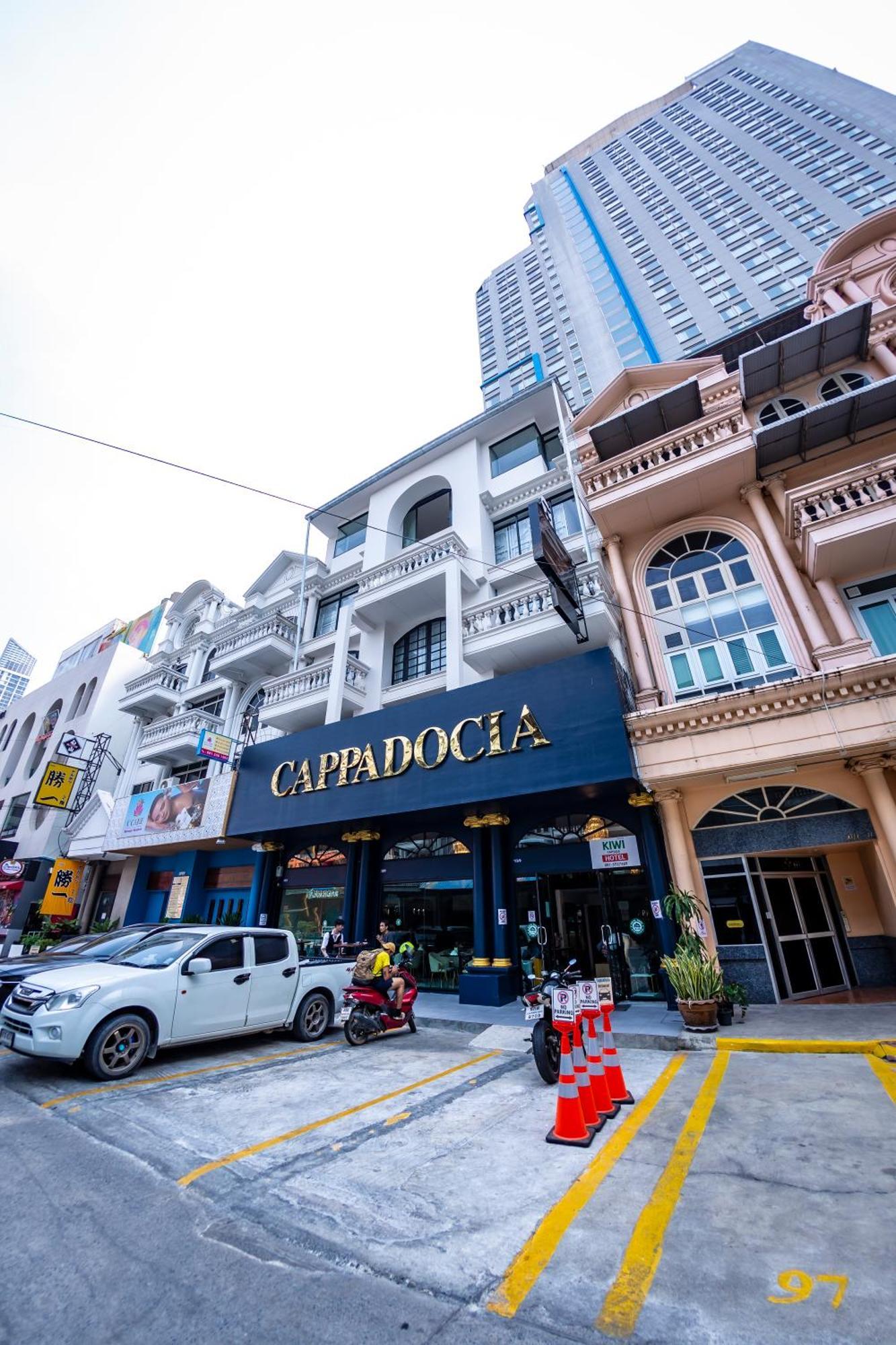 Kiwi Capsule Hotel Bangkok Exterior photo